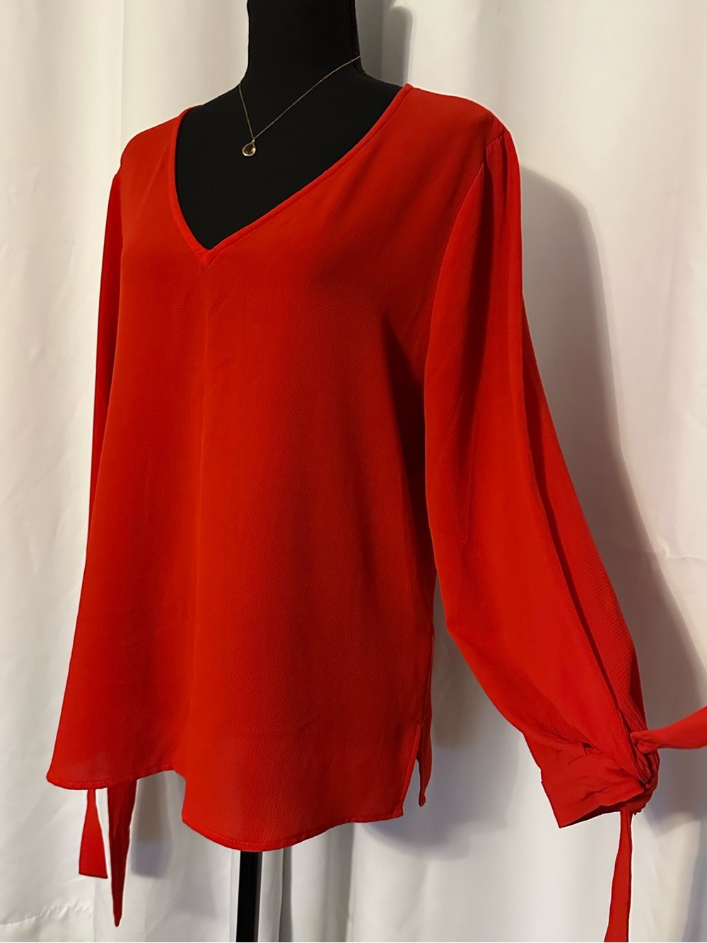 CeCe Bright Red V-Neck Tie-Cuff Blouse Medium